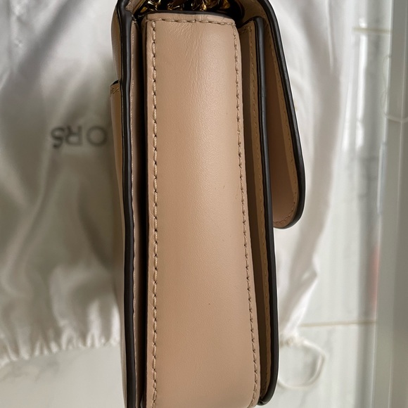 Michael Kors Sloan Editor Medium Chain Shoulder Bag in Oyster (Light Pink Beige) - Picture 7 of 13